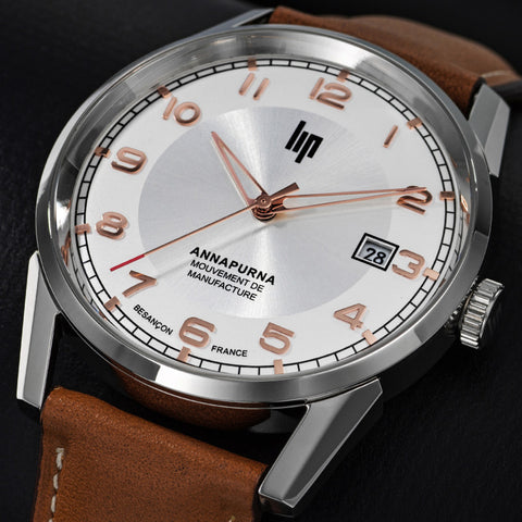 Montre LIP Annapurna Automatique 39 mm – Réf. 676011 – Mouvement Manufacture R26, Cadran Blanc, Bracelet Cuir Camel, Étanche 50 m