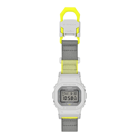 G-SHOCK DW-5600MNC-7A8ER – Montre Gris Clair Jaune Fluo Bracelet FIDLOCK®
