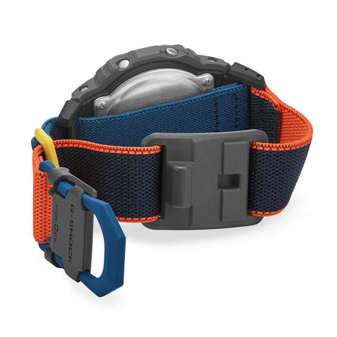 G-SHOCK DW-5600MNC-8A2ER – Montre Multicolore Bracelet Tissu FIDLOCK®