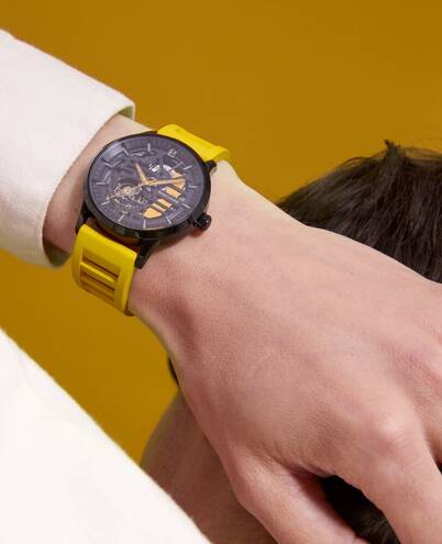 Pierre Lannier Paddock 341A449 – Montre Homme Chronographe 43mm Cadran Noir Bracelet Jaune Sport Racing