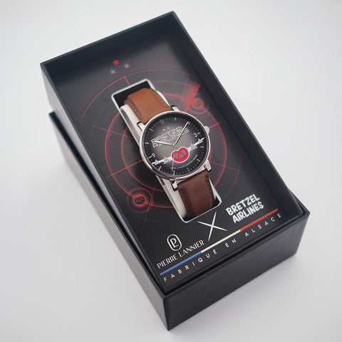 Montre Pierre Lannier Bretzel Airlines Blason Rouge – Boîtier Acier Argenté 40,5 mm – Bracelet Cuir Acajou – Édition Spéciale Alsacienne