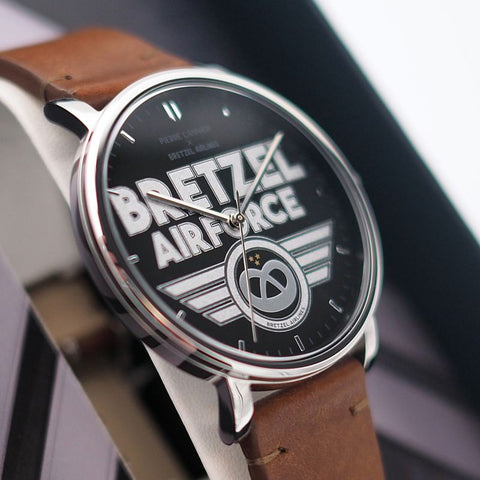 Pierre Lannier x Bretzel Airlines – Montre Bretzel Air Force Acier – Bracelet Cuir Acajou – Édition Spéciale