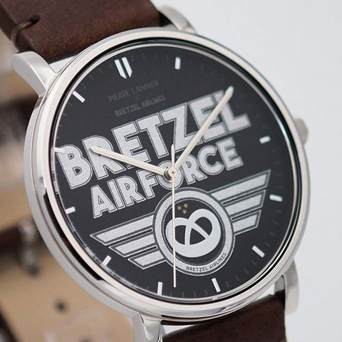 Pierre Lannier x Bretzel Airlines – Montre Bretzel Air Force Acier – Bracelet Cuir Acajou – Édition Spéciale