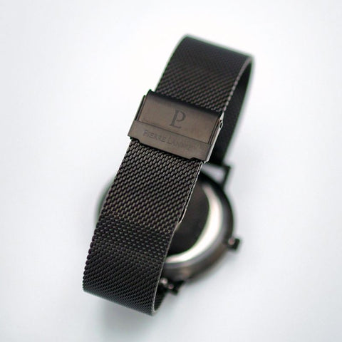 Montre Bretzel Vélo Club – Pierre Lannier x Bretzel Airlines : boîtier noir 40,5 mm, bracelet milanais acier noir, design cycliste alsacien, étanche 50 m, quartz. Édition spéciale Made in France.
