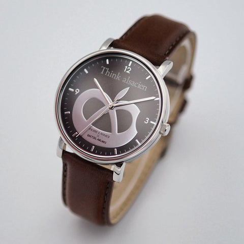 Montre Pierre Lannier Mac Bretzel – Série Spéciale Bretzel Airlines – Acier Argenté 40,5 mm – Bracelet Cuir Acajou – Made in France