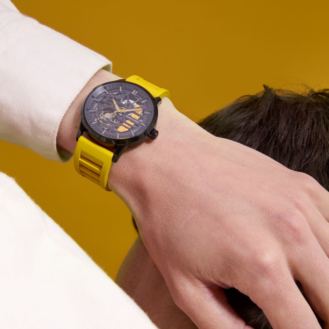 Pierre Lannier Paddock 341A449 – Montre Homme Chronographe 43mm Cadran Noir Bracelet Jaune Sport Racing