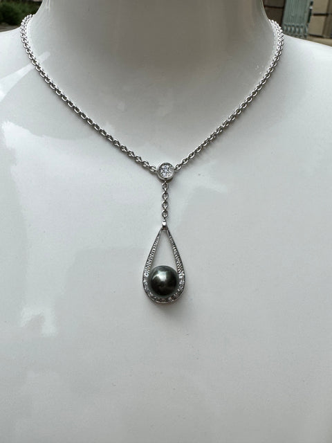 Collier Or Gris 750/1000 – Perle de Tahiti 10/11 mm & 18 Diamants Brillant 0,41 ct – Joaillerie de Luxe