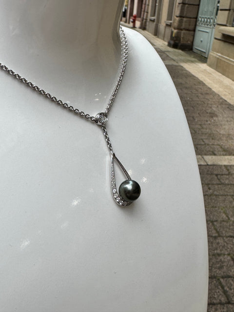 Collier Or Gris 750/1000 – Perle de Tahiti 10/11 mm & 18 Diamants Brillant 0,41 ct – Joaillerie de Luxe