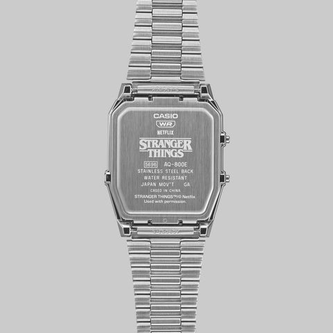 Montre CASIO x Stranger Things AQ-800EST-1AER – Édition Limitée – Série Vintage – Collaboration Netflix – Double affichage analogique & digital