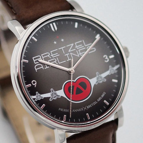 Montre Pierre Lannier Bretzel Airlines Blason Rouge – Boîtier Acier Argenté 40,5 mm – Bracelet Cuir Acajou – Édition Spéciale Alsacienne