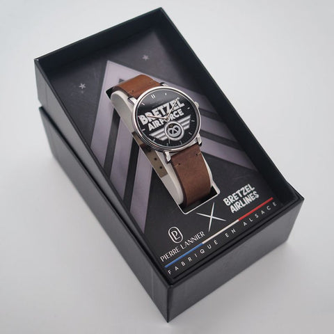 Pierre Lannier x Bretzel Airlines – Montre Bretzel Air Force Acier – Bracelet Cuir Acajou – Édition Spéciale