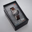 Montre Pierre Lannier Mac Bretzel – Série Spéciale Bretzel Airlines – Acier Argenté 40,5 mm – Bracelet Cuir Acajou – Made in France