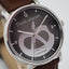 Montre Pierre Lannier Mac Bretzel – Série Spéciale Bretzel Airlines – Acier Argenté 40,5 mm – Bracelet Cuir Acajou – Made in France