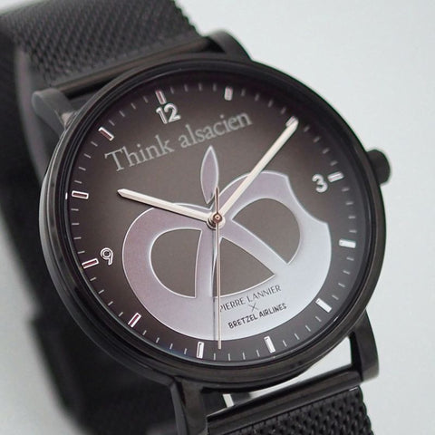 Montre Pierre Lannier Mac Bretzel – Édition Bretzel Airlines – Acier Noir 40,5 mm – Bracelet Milanais Noir – Made in France