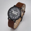 Montre Pierre Lannier Bretzel Brothers – Édition Bretzel Airlines – Boîtier Noir 40,5 mm – Bracelet Cuir Acajou – Made in France