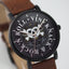 Montre Pierre Lannier Bretzel Brothers – Édition Bretzel Airlines – Boîtier Noir 40,5 mm – Bracelet Cuir Acajou – Made in France